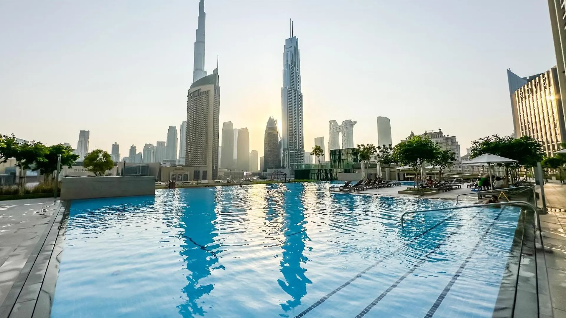 Burj Khalifa View, Luxury Two-Bedroom Residence, Playstation 5, Swimming Pool And Fitness Center Dubai