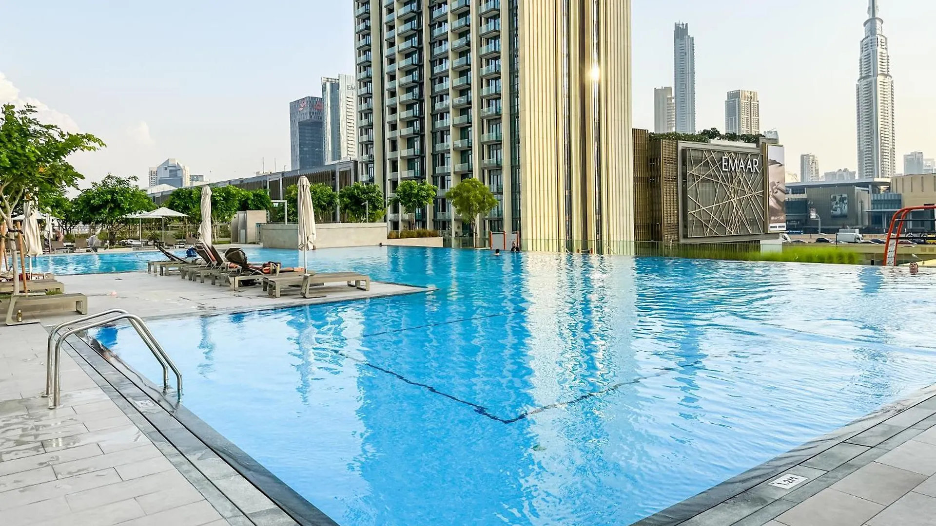 Apartment Burj Khalifa View, Luxury Two-Bedroom Residence, Playstation 5, Swimming Pool And Fitness Center Dubai