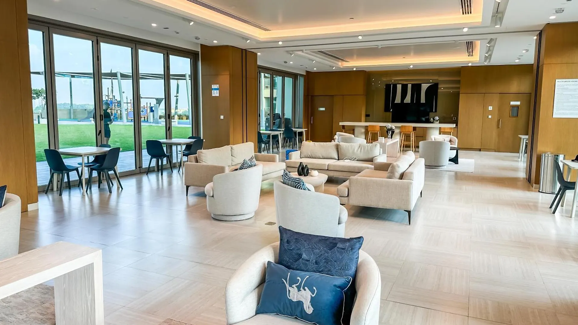 Burj Khalifa View, Luxury Two-Bedroom Residence, Playstation 5, Swimming Pool And Fitness Center Dubai