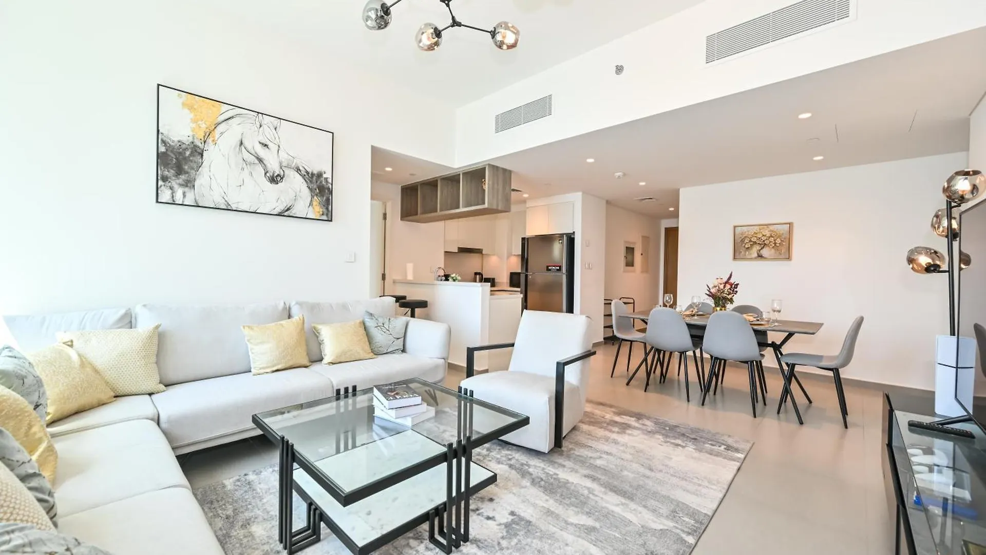 Apartment Burj Khalifa View, Luxury Two-Bedroom Residence, Playstation 5, Swimming Pool And Fitness Center Dubai