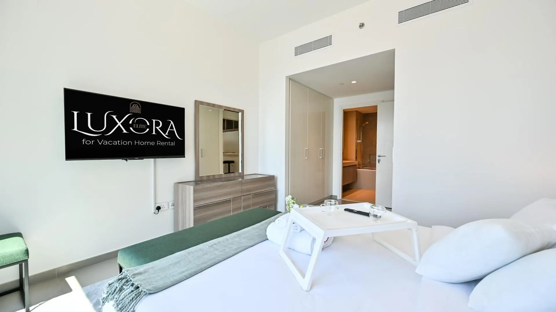Burj Khalifa View, Luxury Two-Bedroom Residence, Playstation 5, Swimming Pool And Fitness Center Dubai United Arab Emirates